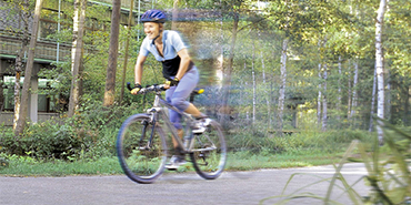 Fahrradfahrer am Biologikum